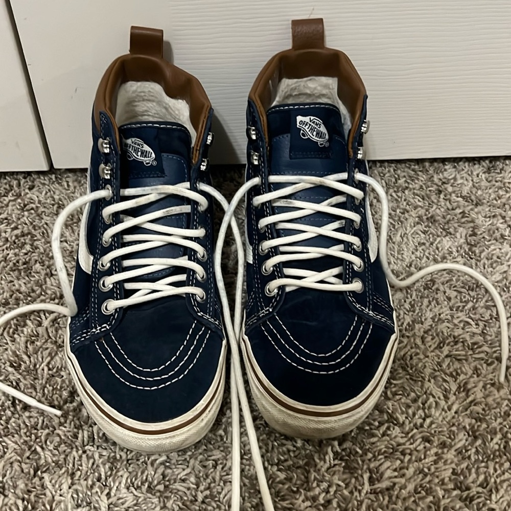 Vans high top shoes with fleece inner layer. Men 6.5. Womens 8